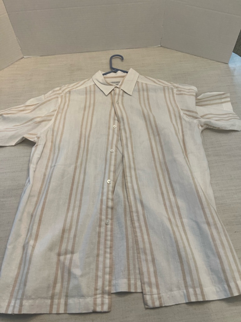 Concepts by Claiborne Mens Size L Cream and Tan Striped Button-Up Shirt Like New